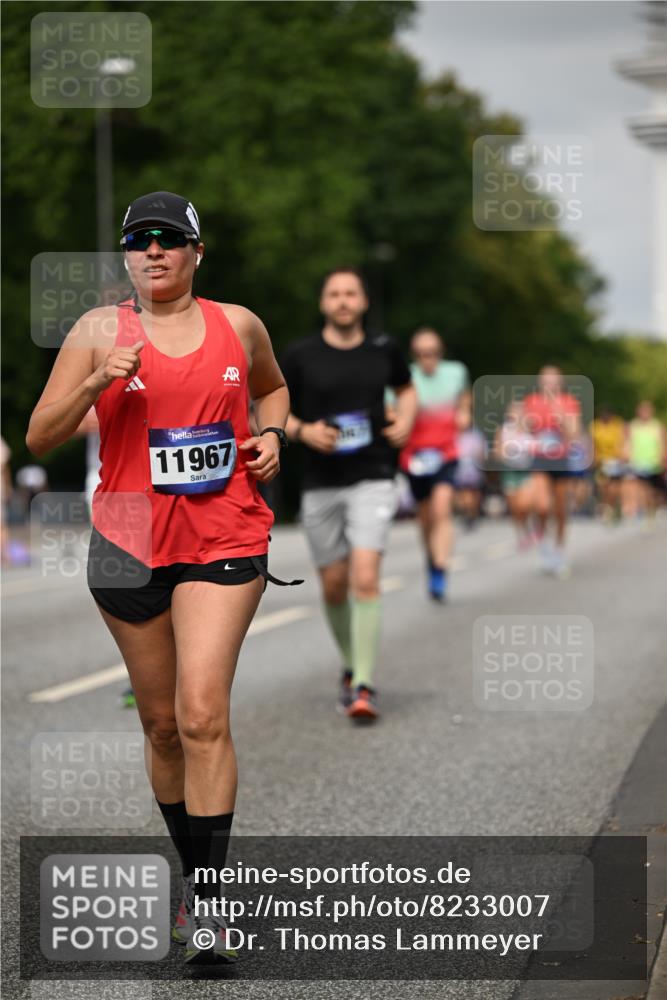 29.06.2025 - hella hamburg halbmarathon Dr. Thomas Lammeyer http://msf.ph/oto/8233007 29.06.2025 10:13:30 Kennedybrücke 7081, 7187, 7636, 9297, 9306, 9781, 10819, 11067 meine-sportfotos.de