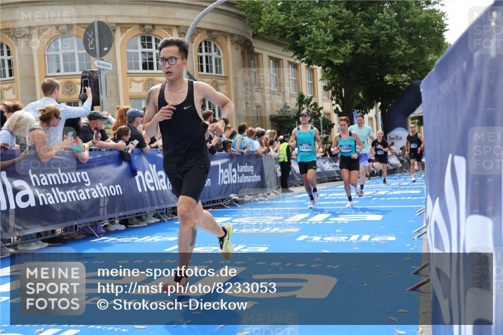 29.06.2025 - hella hamburg halbmarathon Strokosch-Dieckow http://msf.ph/oto/8233053 29.06.2025 10:34:01 Ziel 9345, 9376, 9519, 11019, 11202, 11227, 13066, 13493, 13494, 14448, 15268, 15500, 16724, 17751, 17877 meine-sportfotos.de