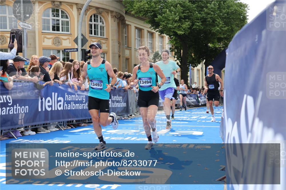 29.06.2025 - hella hamburg halbmarathon Strokosch-Dieckow http://msf.ph/oto/8233077 29.06.2025 10:34:02 Ziel 9345, 9376, 9519, 11019, 11202, 11227, 13066, 13493, 13494, 14448, 15268, 16724, 17751, 17877 meine-sportfotos.de