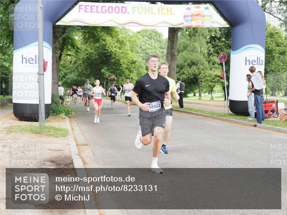 29.06.2025 - hella hamburg halbmarathon MichiJ http://msf.ph/oto/8233131 29.06.2025 10:26:42 Zwischen KM18-KM19 5791, 7743, 8571, 9017, 9171, 9643, 10793, 10922, 11282, 16075, 18193, 18277 meine-sportfotos.de