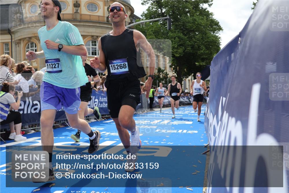 29.06.2025 - hella hamburg halbmarathon Strokosch-Dieckow http://msf.ph/oto/8233159 29.06.2025 10:34:04 Ziel 7884, 9345, 9376, 9519, 11019, 11202, 11227, 13066, 13493, 13494, 14448, 15268, 16724, 17751, 17877 meine-sportfotos.de
