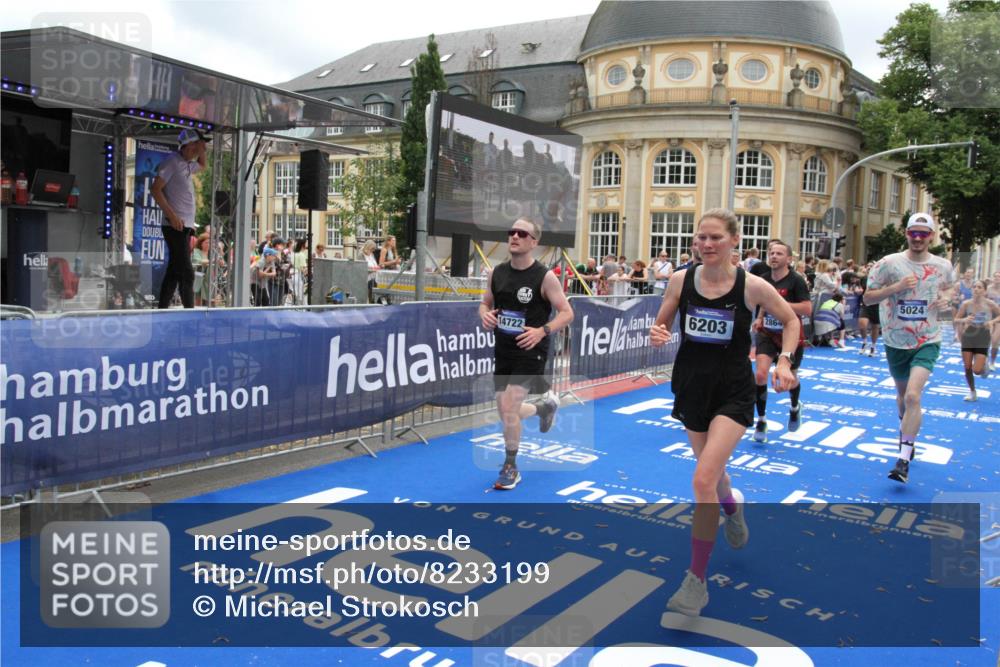29.06.2025 - hella hamburg halbmarathon Michael Strokosch http://msf.ph/oto/8233199 29.06.2025 10:47:25 Ziel 51, 2274, 2864, 5024, 5650, 6168, 6203, 8693, 10423, 11077, 11491, 11518, 13782, 14722, 15350, 15611, 16089, 16286, 16819, 18974 meine-sportfotos.de