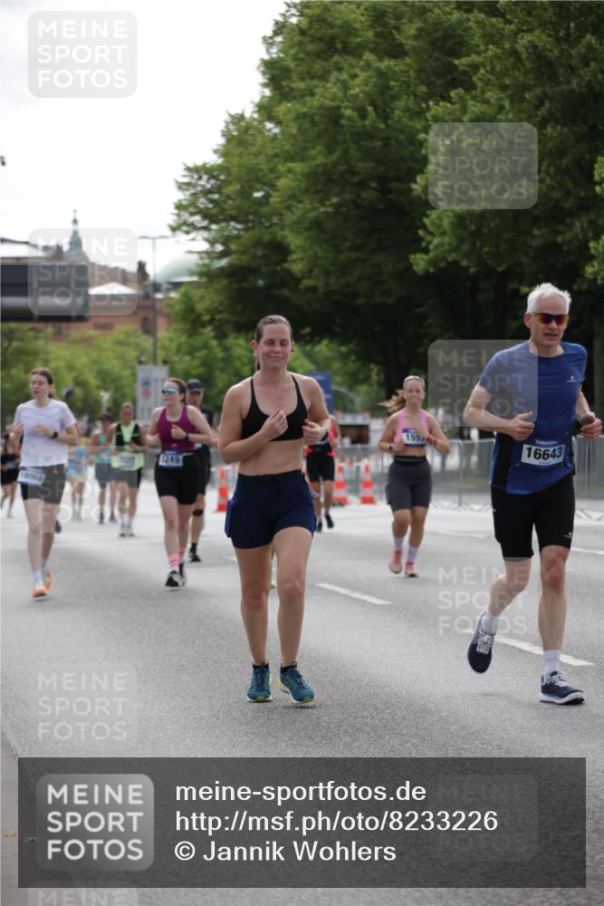 29.06.2025 - hella hamburg halbmarathon Jannik Wohlers http://msf.ph/oto/8233226 29.06.2025 10:28:19 Lombardsbrücke 1518, 1557, 3717, 4700, 4834, 5167, 5249, 5250, 5718, 5903, 5939, 6102, 6418, 8560, 9642, 9716, 9855, 10068, 10434, 15256, 15452, 16125, 16643, 18293 meine-sportfotos.de