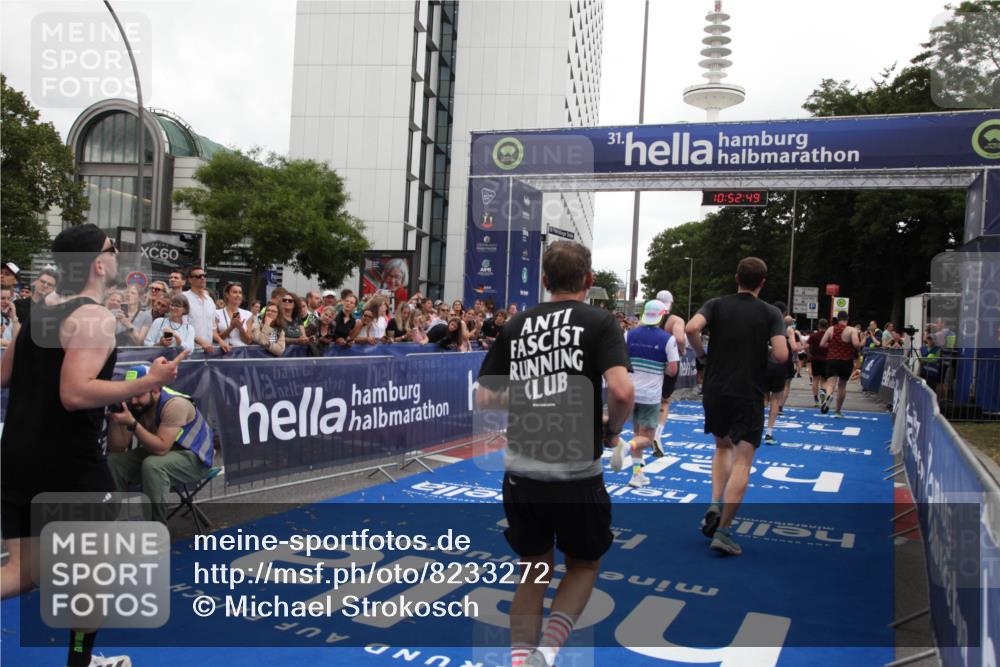 29.06.2025 - hella hamburg halbmarathon Michael Strokosch http://msf.ph/oto/8233272 29.06.2025 10:52:48 Ziel 2287, 2346, 3999, 5116, 5169, 5194, 7475, 8172, 9065, 9163, 9869, 10115, 11459, 12482, 14122, 14805, 16467, 17198, 18331, 19244 meine-sportfotos.de