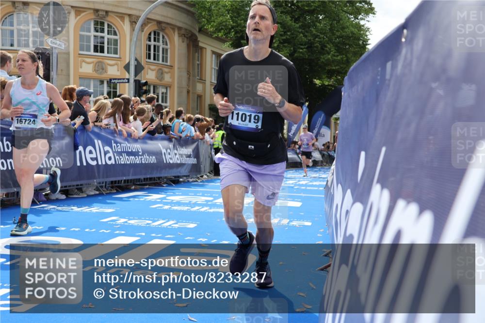29.06.2025 - hella hamburg halbmarathon Strokosch-Dieckow http://msf.ph/oto/8233287 29.06.2025 10:34:07 Ziel 7884, 7901, 9345, 9376, 11019, 11202, 11227, 13066, 13494, 14448, 16724, 17751, 17877, 18906 meine-sportfotos.de