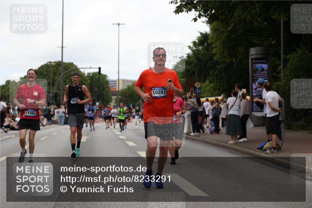 29.06.2025 - hella hamburg halbmarathon Yannick Fuchs http://msf.ph/oto/8233291 29.06.2025 11:04:36 20KM 1032, 2288, 2712, 2819, 3091, 3176, 3225, 3756, 4001, 4583, 6217, 7809, 7810, 8001, 8632, 8727, 9674, 10297, 10428, 11582, 11774, 11780, 12658, 13475, 13610, 14785, 15772, 16255, 16437, 16456, 16709, 16776, 17239, 18218, 18343, 18493 meine-sportfotos.de