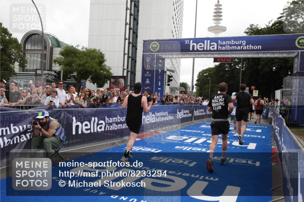 29.06.2025 - hella hamburg halbmarathon Michael Strokosch http://msf.ph/oto/8233294 29.06.2025 10:52:48 Ziel 2287, 2346, 3999, 5116, 5169, 5194, 7475, 8172, 9065, 9163, 9869, 10115, 11459, 12482, 14122, 14805, 16467, 17198, 18331, 19244 meine-sportfotos.de