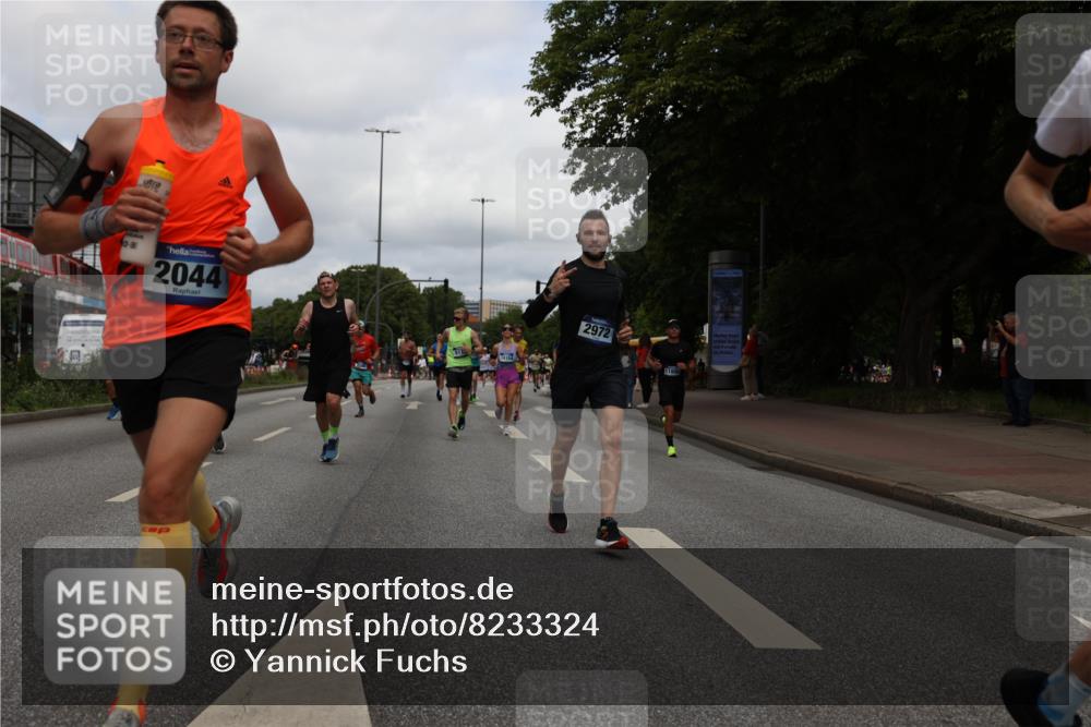 29.06.2025 - hella hamburg halbmarathon Yannick Fuchs http://msf.ph/oto/8233324 29.06.2025 10:34:20 20KM 1358, 1975, 2044, 2563, 2573, 2972, 3547, 3626, 4381, 4398, 4565, 4766, 5752, 7981, 8319, 8346, 8933, 9116, 9540, 11284, 11714, 11806, 12046, 12091, 12335, 12372, 13190, 13479, 13514, 14077, 14204, 14272, 14699, 15094, 15336, 15421, 15435, 15744, 15828, 17425, 17668, 17792, 17916, 17973, 18013, 18154, 18803 meine-sportfotos.de