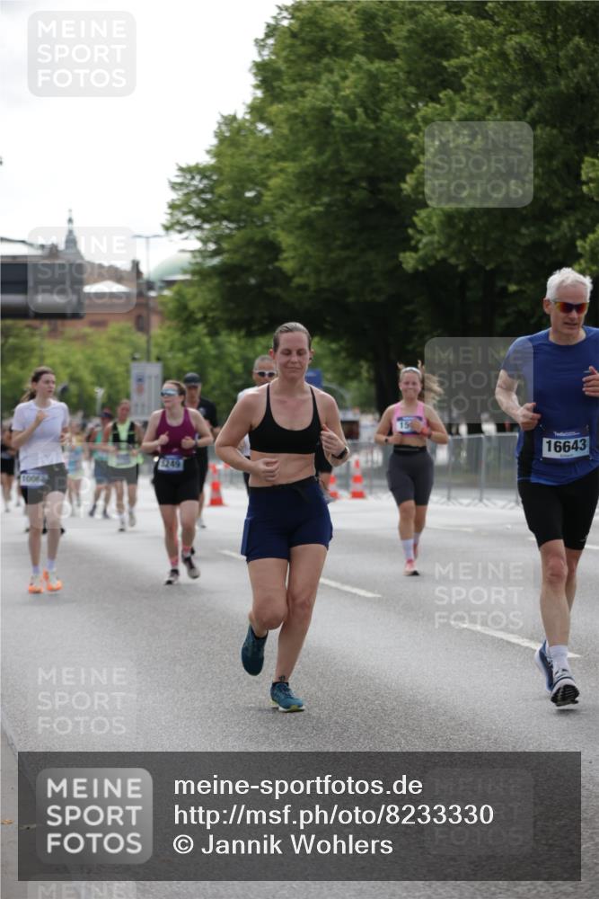 29.06.2025 - hella hamburg halbmarathon Jannik Wohlers http://msf.ph/oto/8233330 29.06.2025 10:28:19 Lombardsbrücke 1518, 1557, 3717, 4700, 4834, 5167, 5249, 5250, 5718, 5903, 5939, 6102, 6418, 8560, 9642, 9716, 9855, 10068, 10434, 15256, 15452, 16125, 16643, 18293 meine-sportfotos.de