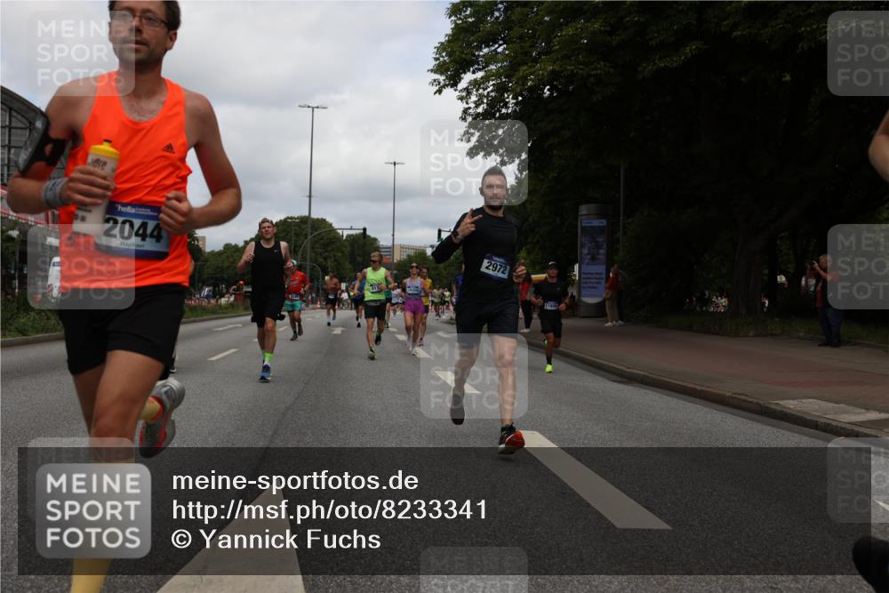 29.06.2025 - hella hamburg halbmarathon Yannick Fuchs http://msf.ph/oto/8233341 29.06.2025 10:34:20 20KM 1358, 1975, 2044, 2563, 2573, 2972, 3547, 3626, 4381, 4398, 4565, 4766, 5752, 7981, 8319, 8346, 8933, 9116, 9540, 11284, 11714, 11806, 12046, 12091, 12335, 12372, 13190, 13479, 13514, 14077, 14204, 14272, 14699, 15094, 15336, 15421, 15435, 15744, 15828, 17425, 17668, 17792, 17916, 17973, 18013, 18154, 18803 meine-sportfotos.de