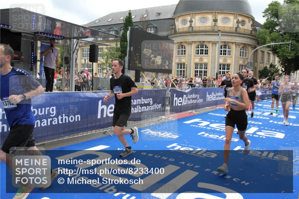 29.06.2025 - hella hamburg halbmarathon Michael Strokosch http://msf.ph/oto/8233400 29.06.2025 10:47:27 Ziel 51, 1012, 2274, 2839, 2864, 2869, 5024, 5532, 5650, 6203, 8693, 9305, 10423, 11077, 11491, 11518, 13782, 14722, 15350, 15611, 15923, 16089, 16819, 18758, 18974 meine-sportfotos.de