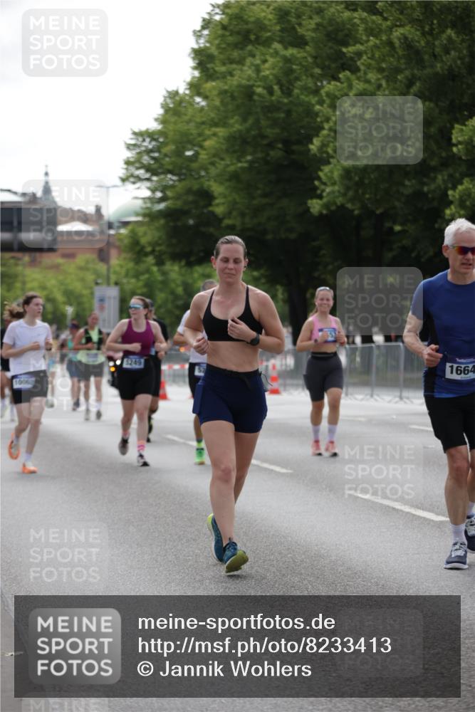 29.06.2025 - hella hamburg halbmarathon Jannik Wohlers http://msf.ph/oto/8233413 29.06.2025 10:28:19 Lombardsbrücke 1518, 1557, 3717, 4700, 4834, 5167, 5249, 5250, 5718, 5903, 5939, 6102, 6418, 8560, 9642, 9716, 9855, 10068, 10434, 15256, 15452, 16125, 16643, 18293 meine-sportfotos.de