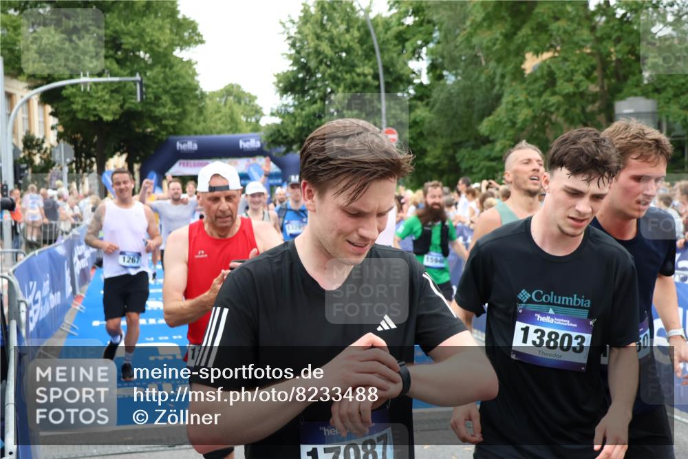 29.06.2025 - hella hamburg halbmarathon Zöllner http://msf.ph/oto/8233488 29.06.2025 10:54:28 Ziel 1267, 1442, 3426, 4635, 4868, 6511, 6512, 7129, 8772, 11009, 11797, 11799, 12321, 12362, 13289, 15946, 16327, 16879, 17698, 18268, 19067 meine-sportfotos.de