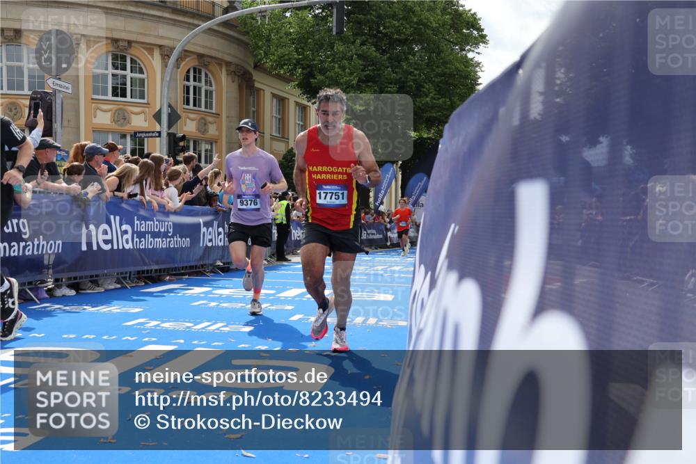 29.06.2025 - hella hamburg halbmarathon Strokosch-Dieckow http://msf.ph/oto/8233494 29.06.2025 10:34:10 Ziel 1080, 3005, 7884, 7901, 9376, 11019, 11202, 13066, 14784, 16724, 17751, 18906 meine-sportfotos.de