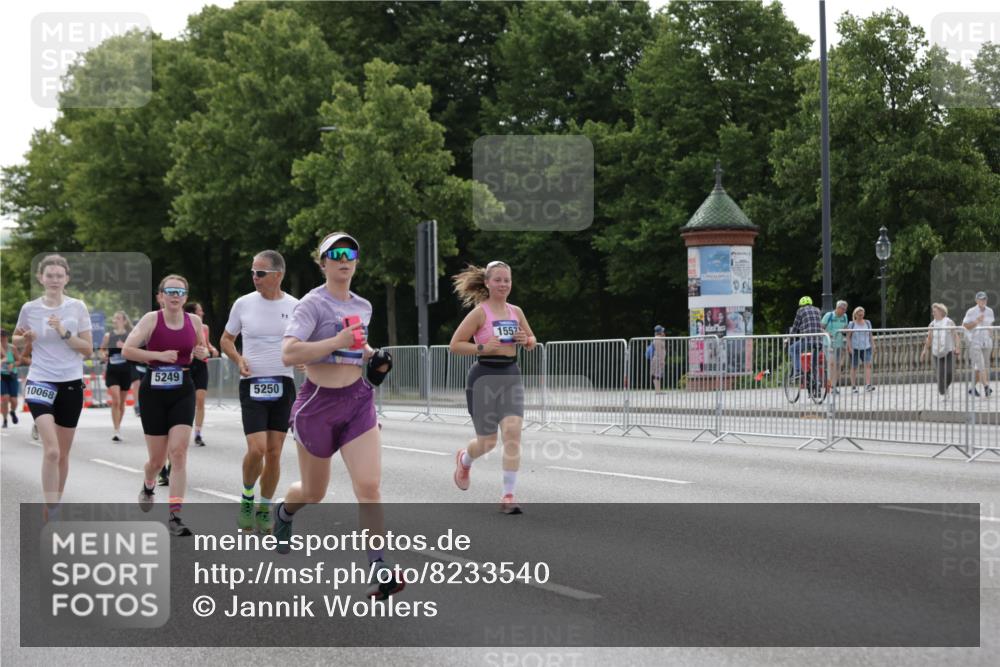 29.06.2025 - hella hamburg halbmarathon Jannik Wohlers http://msf.ph/oto/8233540 29.06.2025 10:28:23 Lombardsbrücke 1518, 1557, 1869, 3717, 4700, 4834, 5167, 5249, 5250, 6102, 8560, 9642, 9716, 10068, 14205, 15143, 15256, 15452, 15453, 16125, 16643 meine-sportfotos.de