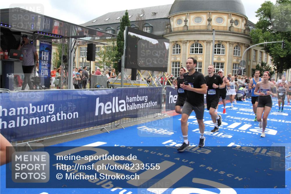 29.06.2025 - hella hamburg halbmarathon Michael Strokosch http://msf.ph/oto/8233555 29.06.2025 10:47:28 Ziel 51, 1012, 2274, 2839, 2864, 2869, 3304, 5024, 5532, 5650, 8693, 8852, 9305, 10423, 11077, 11491, 11518, 13782, 14722, 15350, 15611, 15923, 16089, 16819, 17846, 18758, 18974 meine-sportfotos.de