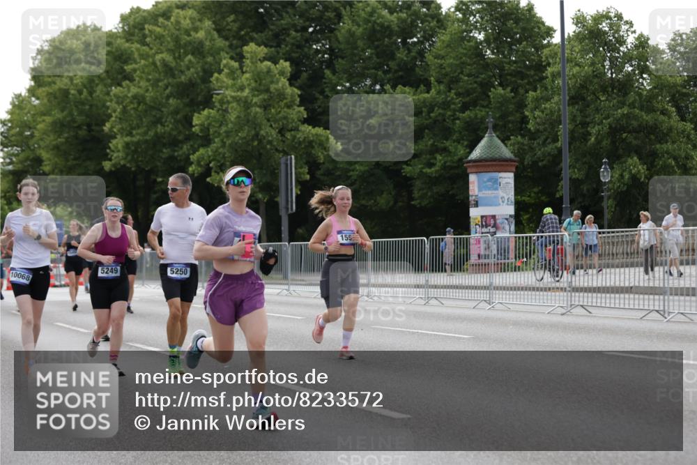 29.06.2025 - hella hamburg halbmarathon Jannik Wohlers http://msf.ph/oto/8233572 29.06.2025 10:28:23 Lombardsbrücke 1518, 1557, 1869, 3717, 4700, 4834, 5167, 5249, 5250, 6102, 8560, 9642, 9716, 10068, 14205, 15143, 15256, 15452, 15453, 16125, 16643 meine-sportfotos.de