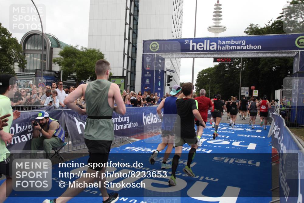 29.06.2025 - hella hamburg halbmarathon Michael Strokosch http://msf.ph/oto/8233653 29.06.2025 10:52:53 Ziel 1257, 1258, 1657, 2287, 2444, 2814, 2910, 4557, 4558, 5077, 5169, 5194, 8172, 8720, 8955, 9065, 9163, 10811, 11217, 11992, 14198, 14286, 14805, 16467, 17198, 18331, 19244 meine-sportfotos.de