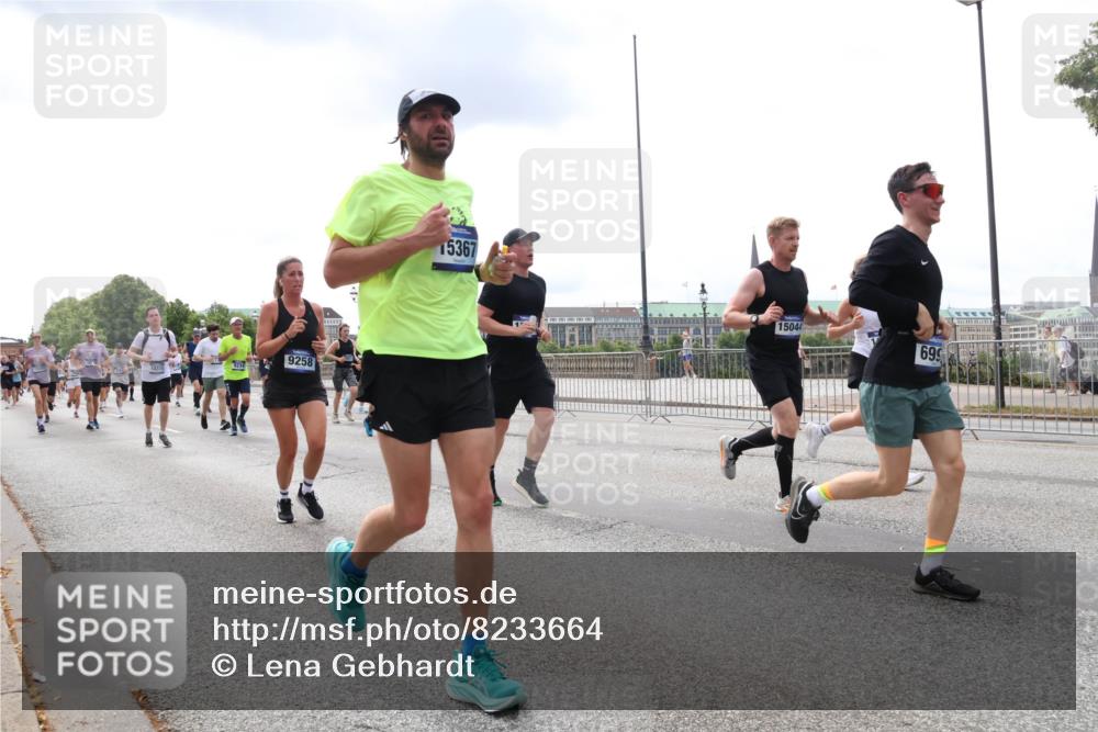 29.06.2025 - hella hamburg halbmarathon Lena Gebhardt http://msf.ph/oto/8233664 29.06.2025 10:33:37 Lombardsbrücke 1189, 1275, 1764, 1896, 1995, 2038, 2054, 2085, 2342, 2776, 2838, 3170, 3264, 3341, 3560, 3812, 4164, 4361, 4433, 4445, 4449, 4696, 4942, 5075, 5096, 5141, 5180, 5557, 5566, 5569, 5691, 5821, 5822, 5887, 6109, 6515, 6516, 6773, 6854, 6956, 6999, 7027, 7565, 7653, 7705, 8021, 8157, 8202, 8282, 8375, 8377, 8383, 8401, 8595, 8891, 9094, 9234, 9258, 9289, 9438, 9591, 9592, 9750, 9780, 9799, 9875, 9995, 10007, 10071, 10561, 11229, 11713, 11811, 11826 meine-sportfotos.de