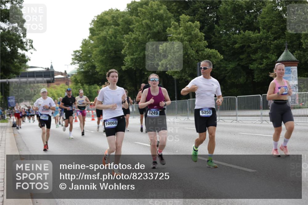 29.06.2025 - hella hamburg halbmarathon Jannik Wohlers http://msf.ph/oto/8233725 29.06.2025 10:28:25 Lombardsbrücke 1518, 1557, 1869, 3717, 4362, 4700, 4834, 5167, 5249, 5250, 6102, 8560, 9642, 9716, 10068, 14205, 15143, 15256, 15452, 15453, 16643 meine-sportfotos.de