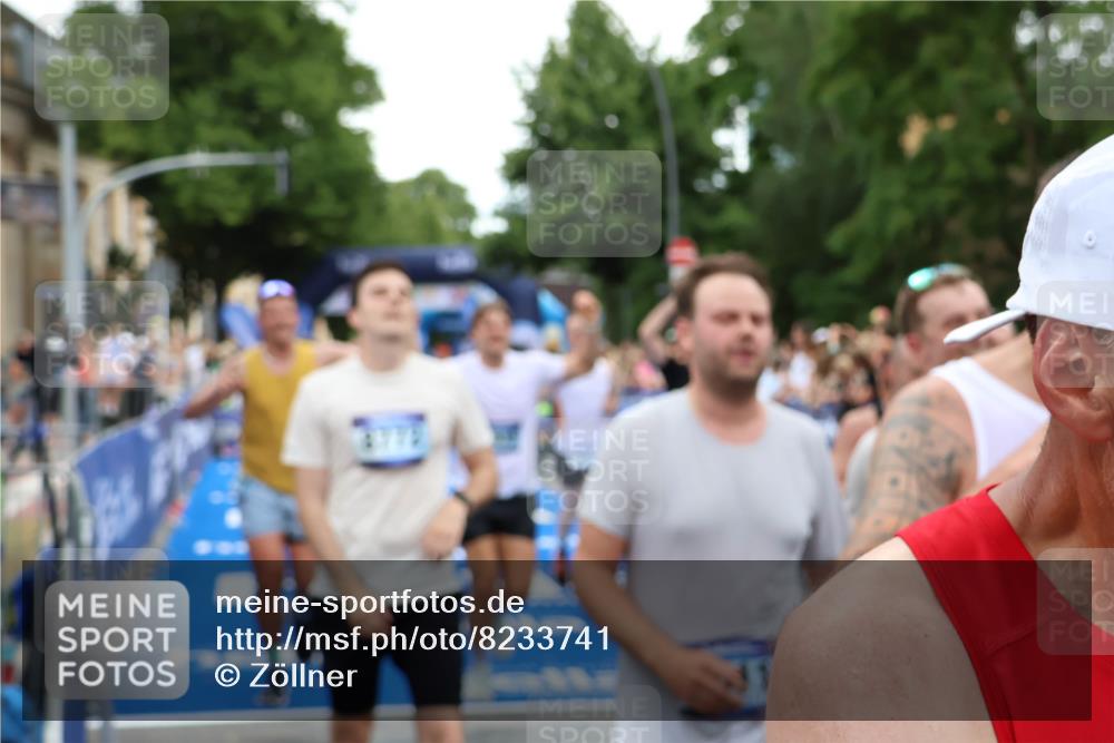 29.06.2025 - hella hamburg halbmarathon Zöllner http://msf.ph/oto/8233741 29.06.2025 10:54:32 Ziel 2474, 3426, 3794, 4635, 4868, 7129, 8798, 11009, 11797, 11799, 12321, 12362, 12607, 15146, 16327, 19067 meine-sportfotos.de