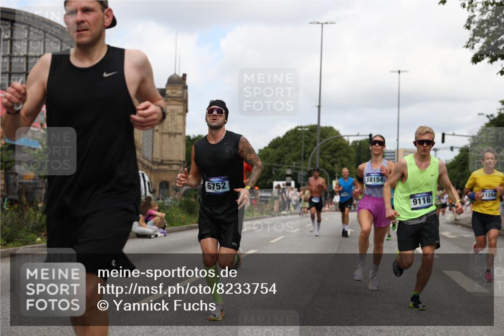 29.06.2025 - hella hamburg halbmarathon Yannick Fuchs http://msf.ph/oto/8233754 29.06.2025 10:34:22 20KM 1358, 1975, 2044, 2563, 2573, 2972, 3547, 3626, 4381, 4398, 4565, 4766, 4888, 5752, 8319, 8346, 8574, 8933, 9116, 9540, 11284, 11714, 11806, 12046, 12091, 12335, 12372, 13190, 13514, 14077, 14272, 14699, 15336, 15421, 15435, 15744, 15828, 17425, 17668, 17792, 17916, 17973, 18013, 18154, 18803 meine-sportfotos.de