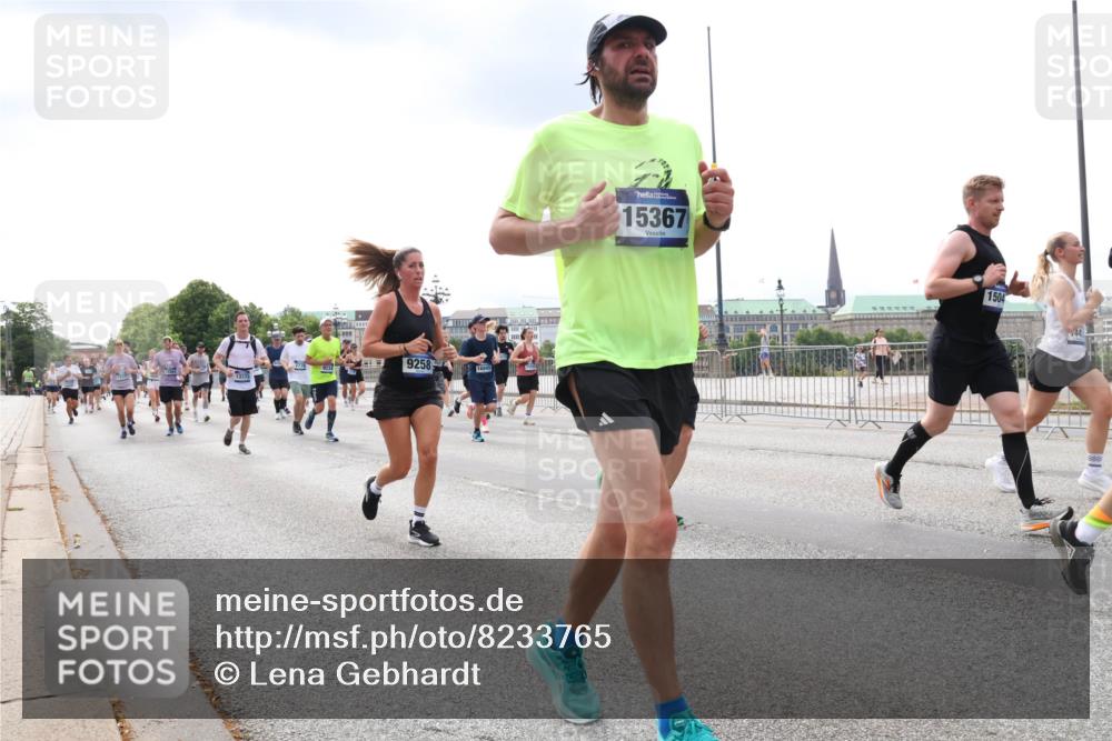 29.06.2025 - hella hamburg halbmarathon Lena Gebhardt http://msf.ph/oto/8233765 29.06.2025 10:33:37 Lombardsbrücke 1189, 1275, 1764, 1896, 1995, 2038, 2054, 2085, 2342, 2776, 2838, 3170, 3264, 3341, 3560, 3812, 4164, 4361, 4433, 4445, 4449, 4696, 4942, 5075, 5096, 5141, 5180, 5557, 5566, 5569, 5691, 5821, 5822, 5887, 6109, 6515, 6516, 6773, 6854, 6956, 6999, 7027, 7565, 7653, 7705, 8021, 8157, 8202, 8282, 8375, 8377, 8383, 8401, 8595, 8891, 9094, 9234, 9258, 9289, 9438, 9591, 9592, 9750, 9780, 9799, 9875, 9995, 10007, 10071, 10561, 11229, 11713, 11811, 11826 meine-sportfotos.de