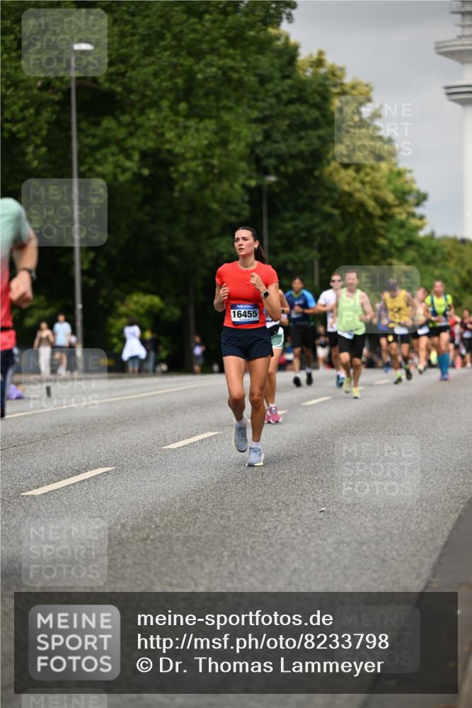 29.06.2025 - hella hamburg halbmarathon Dr. Thomas Lammeyer http://msf.ph/oto/8233798 29.06.2025 10:13:34 Kennedybrücke 5511, 7081, 7187, 7636, 9306, 9366, 9434, 9781, 10036, 10819, 10943, 11067 meine-sportfotos.de