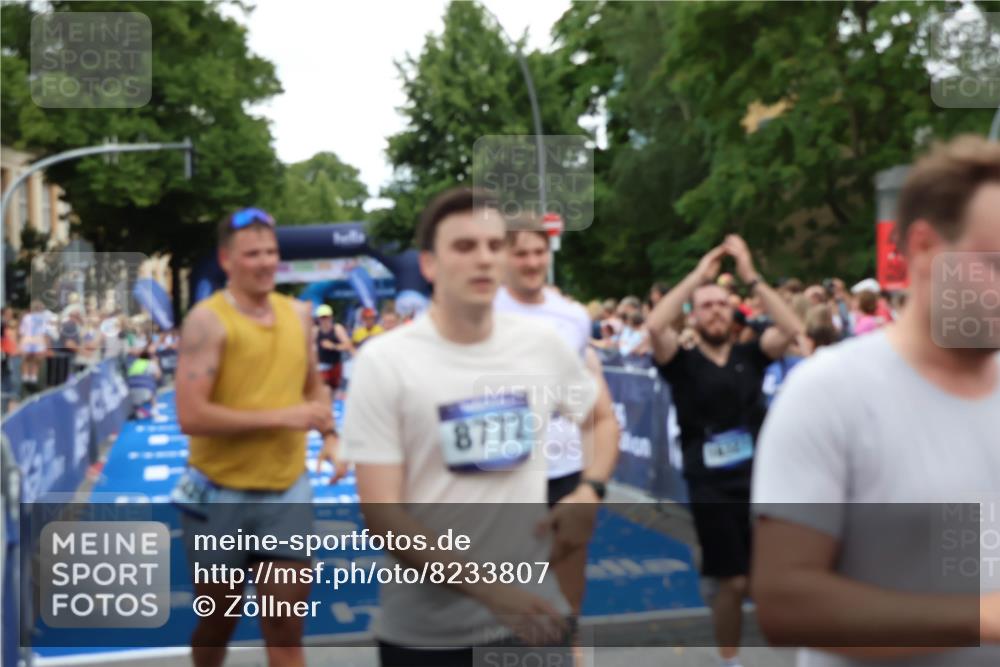29.06.2025 - hella hamburg halbmarathon Zöllner http://msf.ph/oto/8233807 29.06.2025 10:54:33 Ziel 2474, 3426, 3794, 4868, 5259, 7129, 8798, 11009, 11797, 11799, 12321, 12607, 15146, 16327, 19067 meine-sportfotos.de
