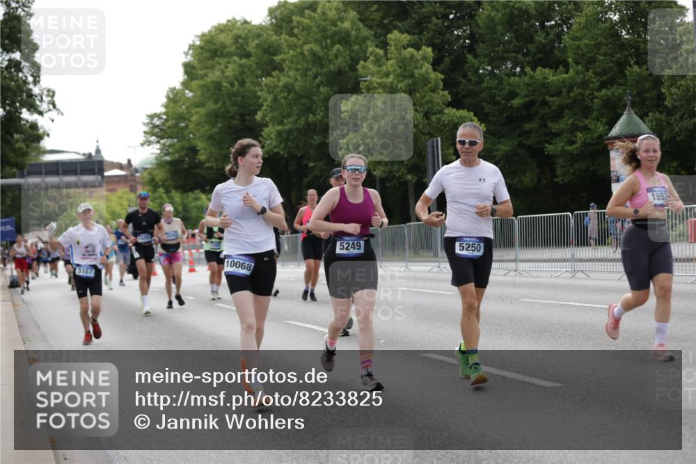 29.06.2025 - hella hamburg halbmarathon Jannik Wohlers http://msf.ph/oto/8233825 29.06.2025 10:28:25 Lombardsbrücke 1518, 1557, 1869, 3717, 4362, 4700, 4834, 5167, 5249, 5250, 6102, 8560, 9642, 9716, 10068, 14205, 15143, 15256, 15452, 15453, 16643 meine-sportfotos.de