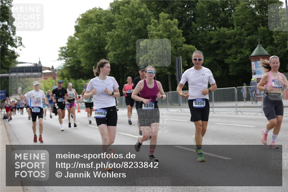29.06.2025 - hella hamburg halbmarathon Jannik Wohlers http://msf.ph/oto/8233842 29.06.2025 10:28:25 Lombardsbrücke 1518, 1557, 1869, 3717, 4362, 4700, 4834, 5167, 5249, 5250, 6102, 8560, 9642, 9716, 10068, 14205, 15143, 15256, 15452, 15453, 16643 meine-sportfotos.de