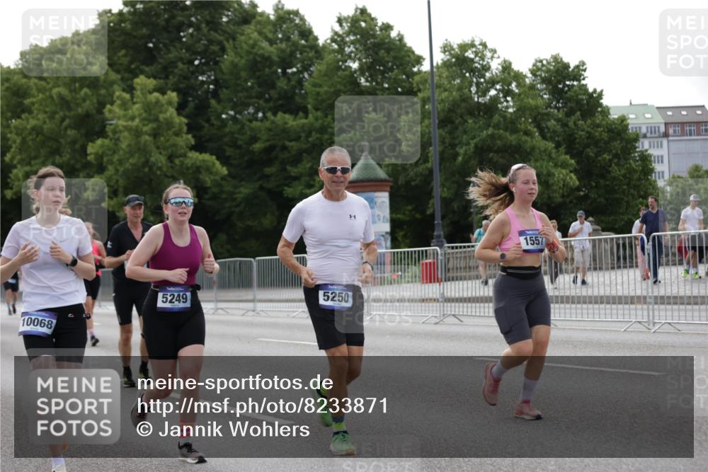 29.06.2025 - hella hamburg halbmarathon Jannik Wohlers http://msf.ph/oto/8233871 29.06.2025 10:28:25 Lombardsbrücke 1518, 1557, 1869, 3717, 4362, 4700, 4834, 5167, 5249, 5250, 6102, 8560, 9642, 9716, 10068, 14205, 15143, 15256, 15452, 15453, 16643 meine-sportfotos.de