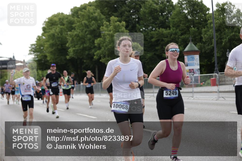29.06.2025 - hella hamburg halbmarathon Jannik Wohlers http://msf.ph/oto/8233897 29.06.2025 10:28:26 Lombardsbrücke 1518, 1557, 1869, 3717, 4362, 4700, 4834, 5167, 5249, 5250, 6102, 9642, 10068, 14205, 15143, 15256, 15452, 15453, 16643 meine-sportfotos.de