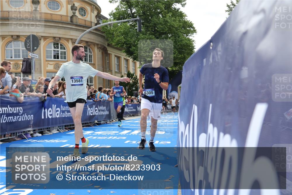 29.06.2025 - hella hamburg halbmarathon Strokosch-Dieckow http://msf.ph/oto/8233903 29.06.2025 10:34:22 Ziel 1002, 1080, 3005, 5550, 6305, 9686, 13618, 14784, 16417, 18099 meine-sportfotos.de