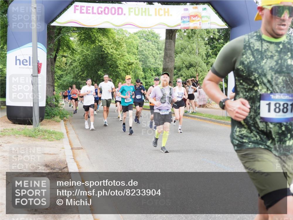 29.06.2025 - hella hamburg halbmarathon MichiJ http://msf.ph/oto/8233904 29.06.2025 10:49:51 Zwischen KM18-KM19 1126, 1334, 1573, 1722, 1724, 1881, 3001, 4370, 4665, 5734, 8469, 8822, 9718, 10194, 10214, 13528, 15093, 17757, 18028, 18717, 18739 meine-sportfotos.de