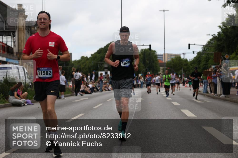 29.06.2025 - hella hamburg halbmarathon Yannick Fuchs http://msf.ph/oto/8233912 29.06.2025 11:04:38 20KM 1032, 2819, 3091, 3176, 3225, 3756, 4001, 4583, 6217, 7809, 7810, 7881, 8001, 8632, 8727, 9674, 10297, 10428, 11582, 11774, 11780, 12658, 13475, 13610, 14785, 15772, 16255, 16323, 16437, 16456, 16709, 16776, 17239, 18218, 18493 meine-sportfotos.de
