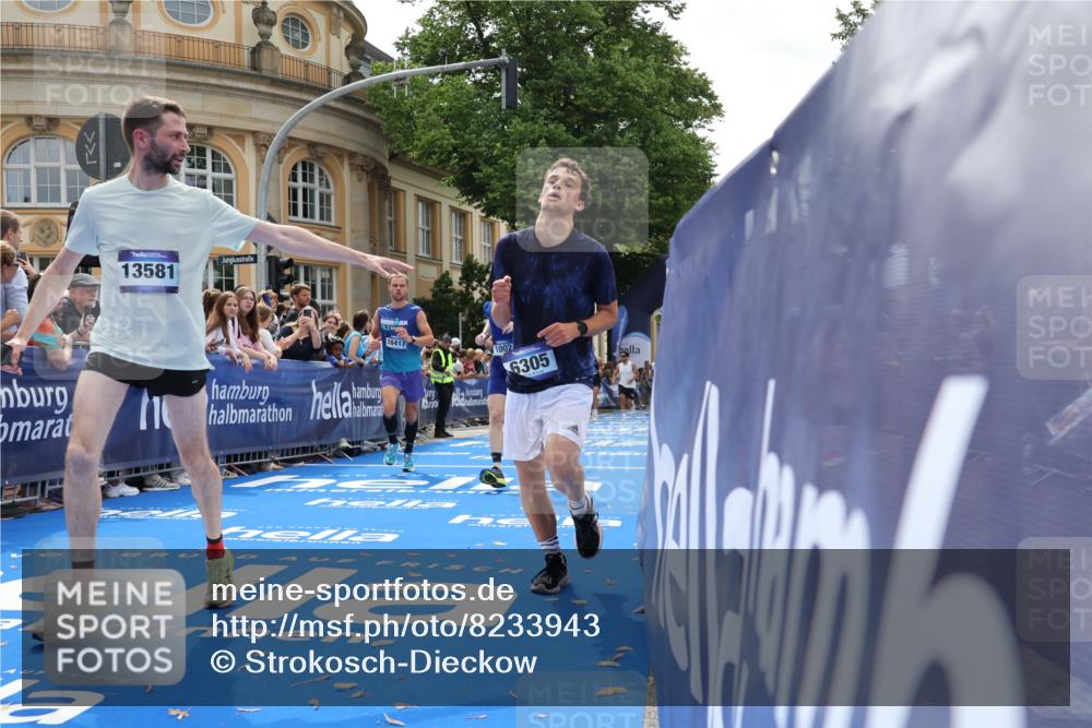 29.06.2025 - hella hamburg halbmarathon Strokosch-Dieckow http://msf.ph/oto/8233943 29.06.2025 10:34:23 Ziel 1002, 1644, 5550, 6305, 7534, 9686, 13618, 14784, 16417, 18099 meine-sportfotos.de