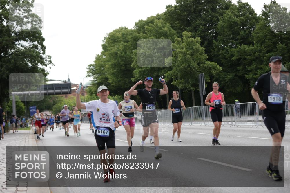 29.06.2025 - hella hamburg halbmarathon Jannik Wohlers http://msf.ph/oto/8233947 29.06.2025 10:28:27 Lombardsbrücke 1518, 1557, 1869, 3717, 4161, 4362, 4700, 4834, 5167, 5249, 5250, 6102, 10068, 12442, 14205, 15143, 15256, 15452, 15453, 16643 meine-sportfotos.de