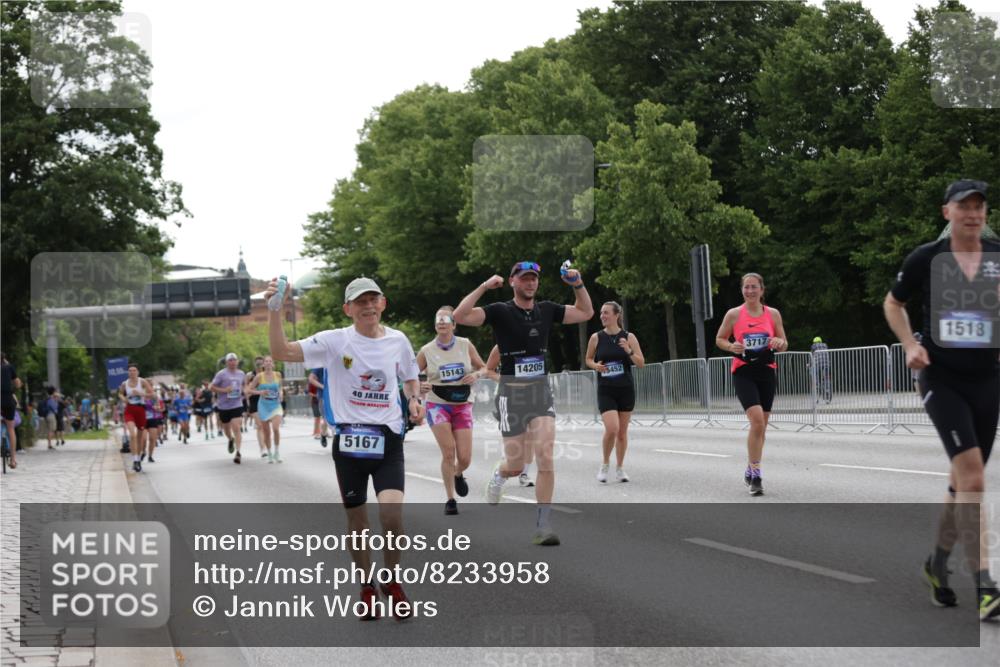 29.06.2025 - hella hamburg halbmarathon Jannik Wohlers http://msf.ph/oto/8233958 29.06.2025 10:28:27 Lombardsbrücke 1518, 1557, 1869, 3717, 4161, 4362, 4700, 4834, 5167, 5249, 5250, 6102, 10068, 12442, 14205, 15143, 15256, 15452, 15453, 16643 meine-sportfotos.de