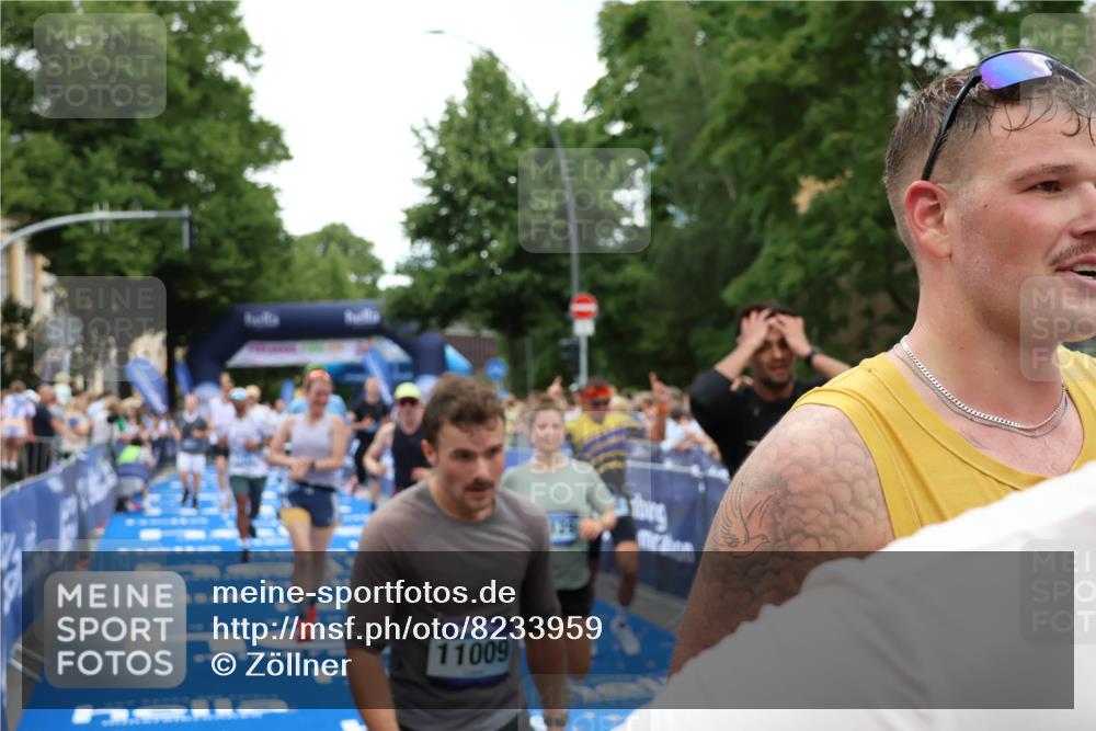 29.06.2025 - hella hamburg halbmarathon Zöllner http://msf.ph/oto/8233959 29.06.2025 10:54:35 Ziel 2474, 3794, 4868, 5259, 7129, 8798, 10040, 10368, 10376, 11797, 11799, 12607, 15146 meine-sportfotos.de