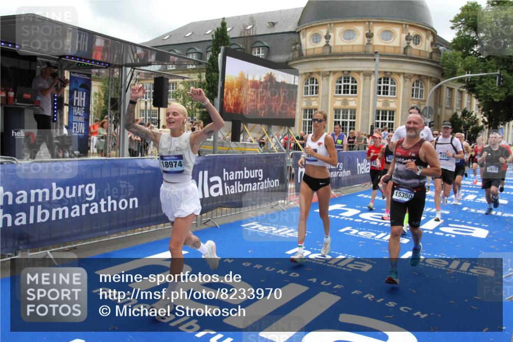 29.06.2025 - hella hamburg halbmarathon Michael Strokosch http://msf.ph/oto/8233970 29.06.2025 10:47:31 Ziel 51, 1012, 1592, 2274, 2839, 2869, 2953, 3304, 5532, 5650, 8234, 8693, 8852, 9305, 10423, 11021, 11077, 11491, 12870, 13223, 13303, 15350, 15479, 15923, 16819, 17846, 17905, 18758, 18974 meine-sportfotos.de