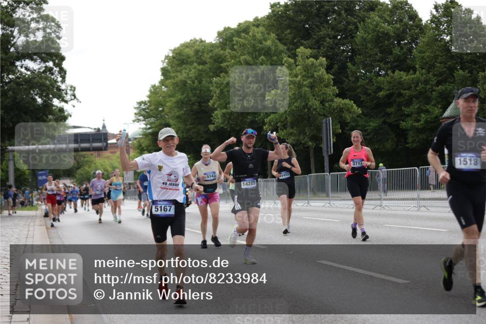 29.06.2025 - hella hamburg halbmarathon Jannik Wohlers http://msf.ph/oto/8233984 29.06.2025 10:28:28 Lombardsbrücke 1518, 1557, 1869, 3717, 4161, 4362, 4700, 4834, 4982, 5167, 5249, 5250, 6102, 7169, 10068, 12442, 14205, 15143, 15256, 15452, 15453, 16643 meine-sportfotos.de