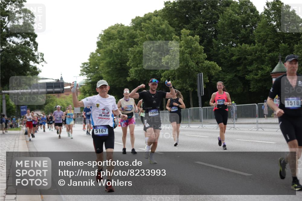 29.06.2025 - hella hamburg halbmarathon Jannik Wohlers http://msf.ph/oto/8233993 29.06.2025 10:28:28 Lombardsbrücke 1518, 1557, 1869, 3717, 4161, 4362, 4700, 4834, 4982, 5167, 5249, 5250, 6102, 7169, 10068, 12442, 14205, 15143, 15256, 15452, 15453, 16643 meine-sportfotos.de