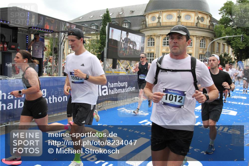 29.06.2025 - hella hamburg halbmarathon Michael Strokosch http://msf.ph/oto/8234047 29.06.2025 10:47:33 Ziel 51, 1012, 1070, 1592, 1696, 2284, 2839, 2869, 2953, 3304, 5532, 5650, 5889, 8023, 8234, 8693, 8852, 8927, 9305, 11021, 12870, 13223, 13303, 15350, 15479, 15923, 16819, 17846, 17905, 18758, 18974 meine-sportfotos.de