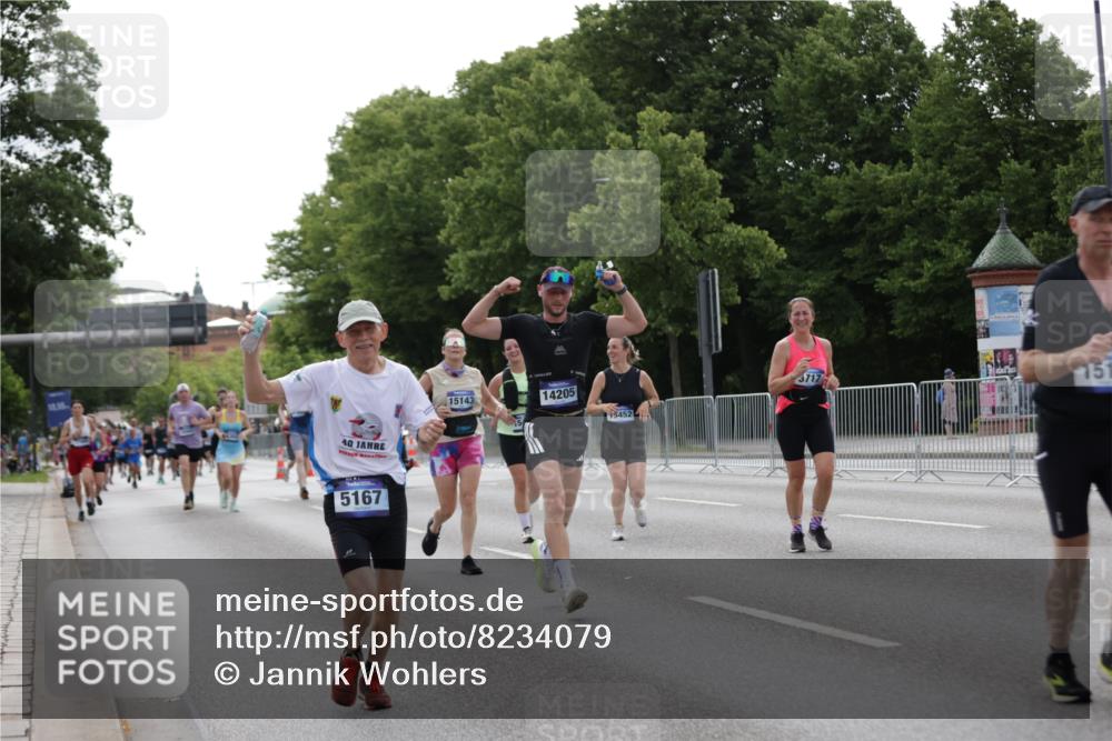 29.06.2025 - hella hamburg halbmarathon Jannik Wohlers http://msf.ph/oto/8234079 29.06.2025 10:28:28 Lombardsbrücke 1518, 1557, 1869, 3717, 4161, 4362, 4700, 4834, 4982, 5167, 5249, 5250, 6102, 7169, 10068, 12442, 14205, 15143, 15256, 15452, 15453, 16643 meine-sportfotos.de