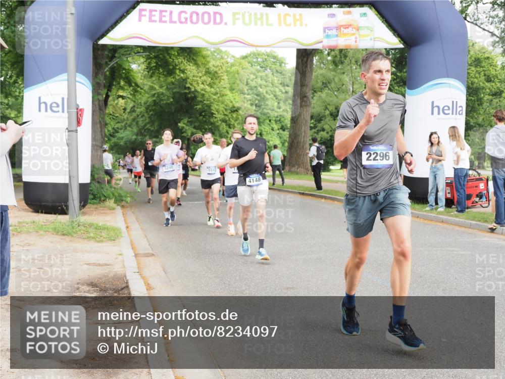 29.06.2025 - hella hamburg halbmarathon MichiJ http://msf.ph/oto/8234097 29.06.2025 10:26:51 Zwischen KM18-KM19 2296, 4148, 5091, 8002, 11423, 12900, 15382, 18584 meine-sportfotos.de