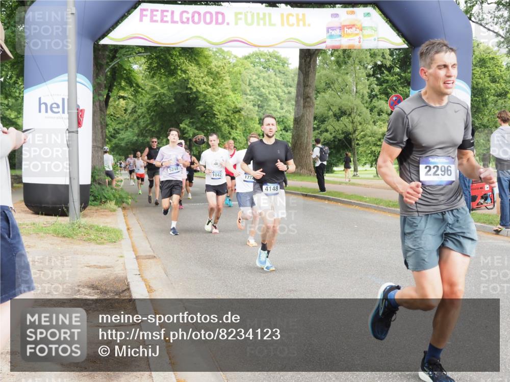 29.06.2025 - hella hamburg halbmarathon MichiJ http://msf.ph/oto/8234123 29.06.2025 10:26:52 Zwischen KM18-KM19 2262, 2296, 4148, 5248, 8002, 11423, 12900, 14274, 17722 meine-sportfotos.de