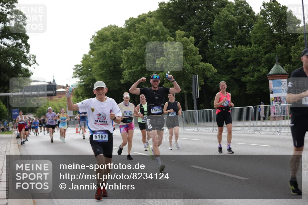 29.06.2025 - hella hamburg halbmarathon Jannik Wohlers http://msf.ph/oto/8234124 29.06.2025 10:28:28 Lombardsbrücke 1518, 1557, 1869, 3717, 4161, 4362, 4700, 4834, 4982, 5167, 5249, 5250, 6102, 7169, 10068, 12442, 14205, 15143, 15256, 15452, 15453, 16643 meine-sportfotos.de