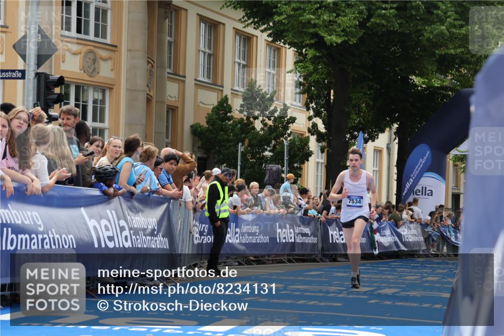 29.06.2025 - hella hamburg halbmarathon Strokosch-Dieckow http://msf.ph/oto/8234131 29.06.2025 10:34:29 Ziel 1644, 5550, 6305, 7534, 9686, 11230, 11661, 13618, 16148, 16417, 18099 meine-sportfotos.de