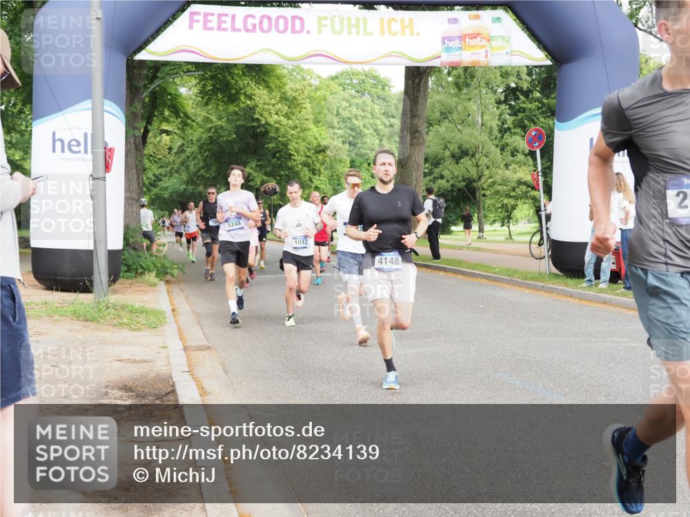 29.06.2025 - hella hamburg halbmarathon MichiJ http://msf.ph/oto/8234139 29.06.2025 10:26:52 Zwischen KM18-KM19 2262, 2296, 4148, 5248, 8002, 11423, 12900, 14274, 17722 meine-sportfotos.de